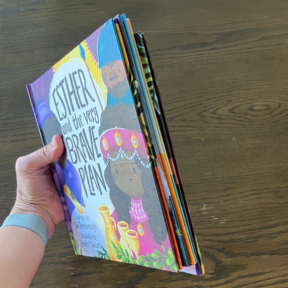 Children's Book Set - Esther, Moses, Jonah, Deborah - Picture 6 of 6